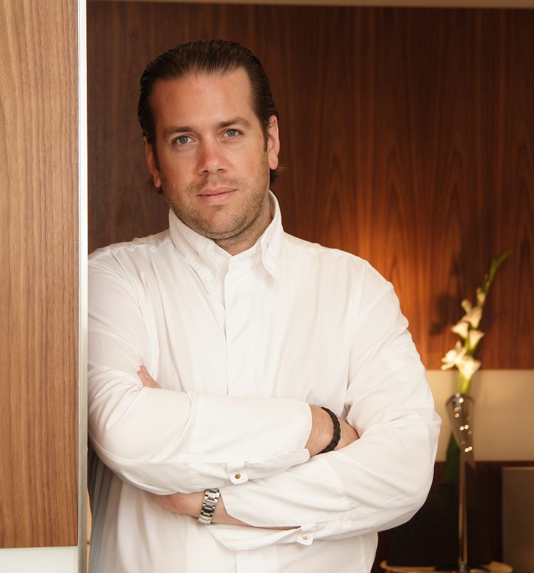 Arnaud Lallement Petite Amie, Religion Et Carrière, Valeur Nette, Âge, Taille, Famille