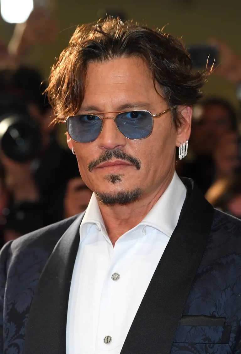 Johnny Depp Famille, Partenaire, Religion, Carrière, Valeur Nette, Âge, Taille