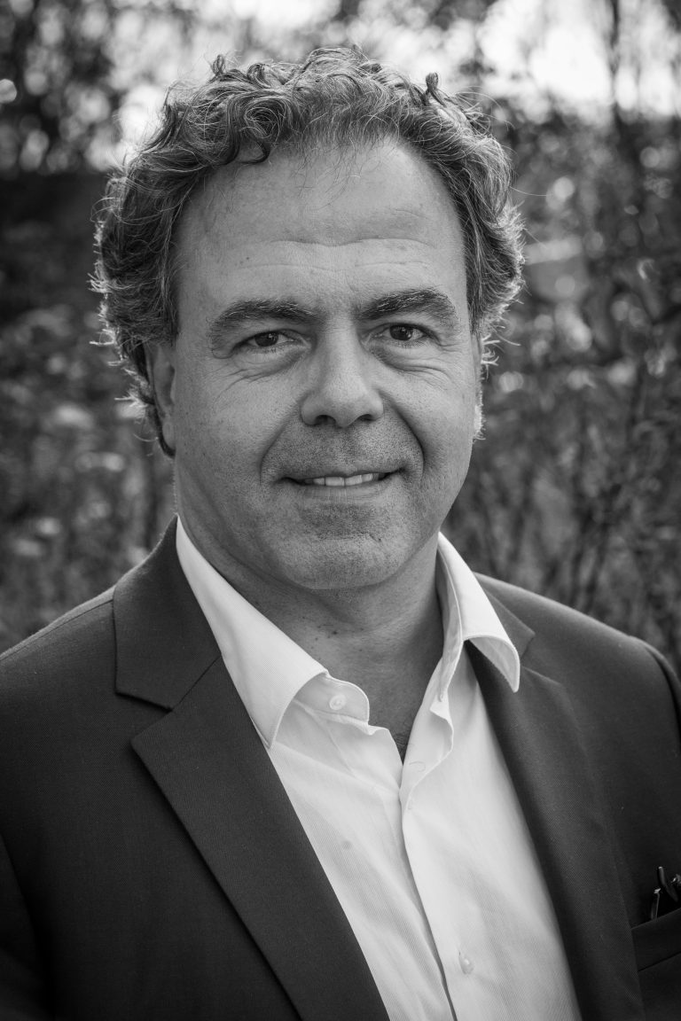 Luc Chatel Partenaire, Religion, Carrière, Valeur Nette, Âge, Taille, Famille