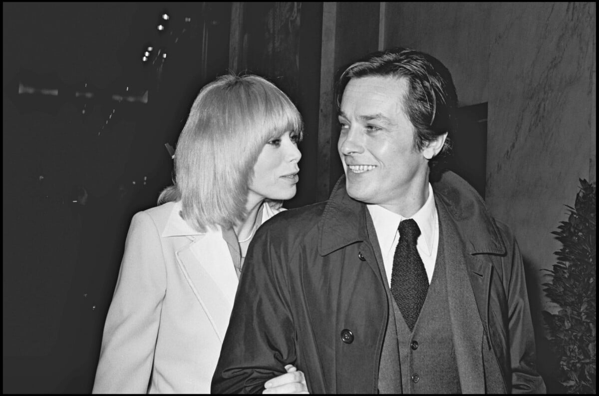 Mireille Darc Relation, femme, petite amie et aventures - gmedia