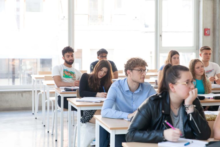 Jean Dujardin Éducation, Enseignants, étudiants Et Apprentissage